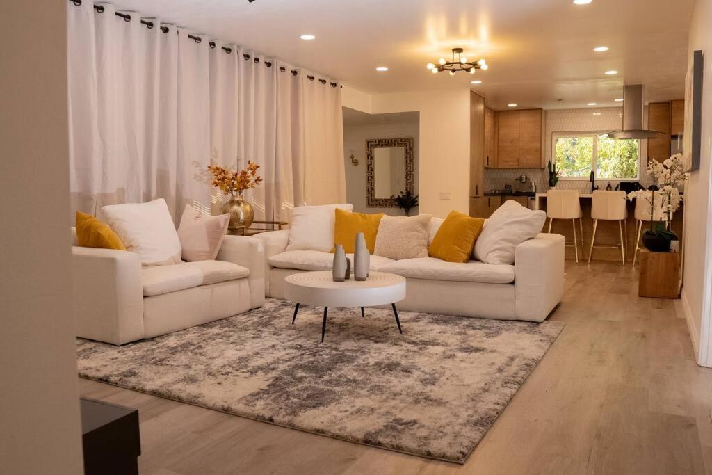 Сasa de vacaciones Spacious Beautifully Furnished 5 Bedrooms 3 Full Bath House With Ping Pong And Pool Table And 85 In Tv In Game