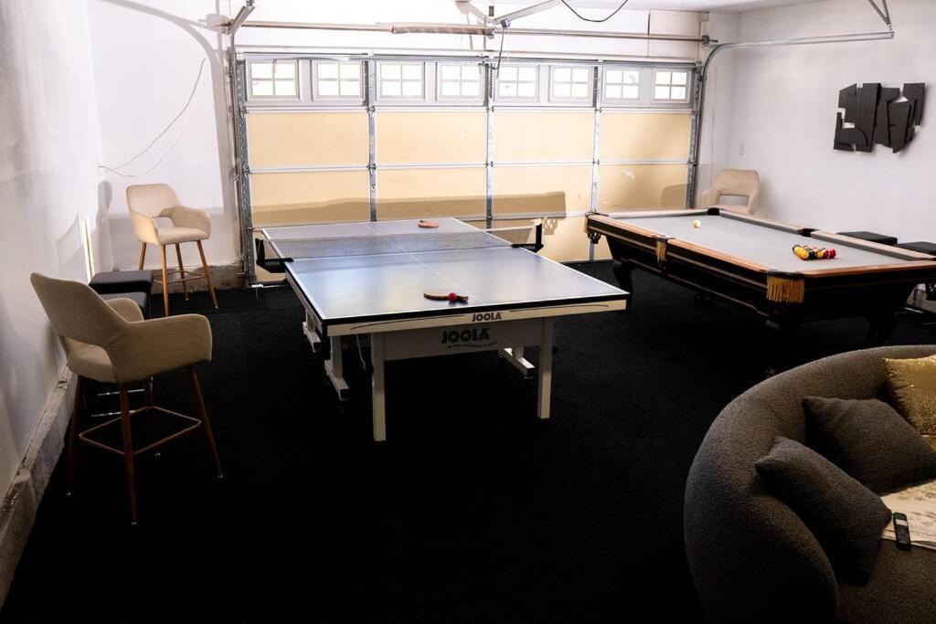 Сasa de vacaciones Spacious Beautifully Furnished 5 Bedrooms 3 Full Bath House With Ping Pong And Pool Table And 85 In Tv In Game *