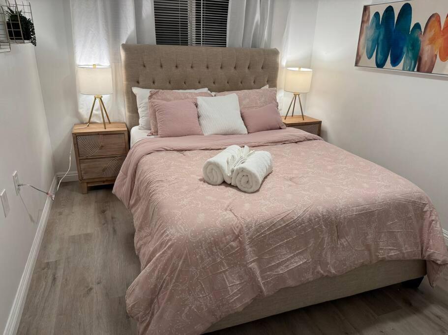 Сasa de vacaciones Spacious Beautifully Furnished 5 Bedrooms 3 Full Bath House With Ping Pong And Pool Table And 85 In Tv In Game *