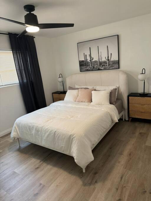 Сasa de vacaciones Spacious Beautifully Furnished 5 Bedrooms 3 Full Bath House With Ping Pong And Pool Table And 85 In Tv In Game *