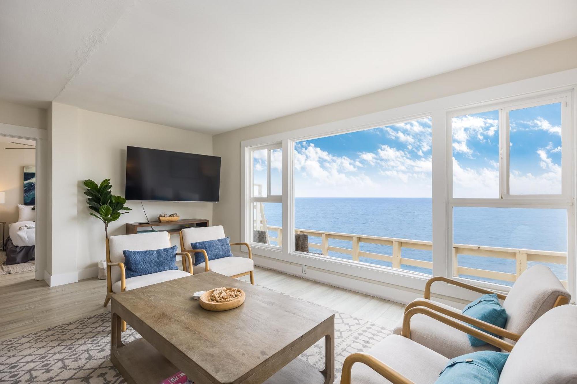 Oceanfront Paradise - Spa, Pet-friendly, Fast Wifi, Parking & Dream Views Holiday home