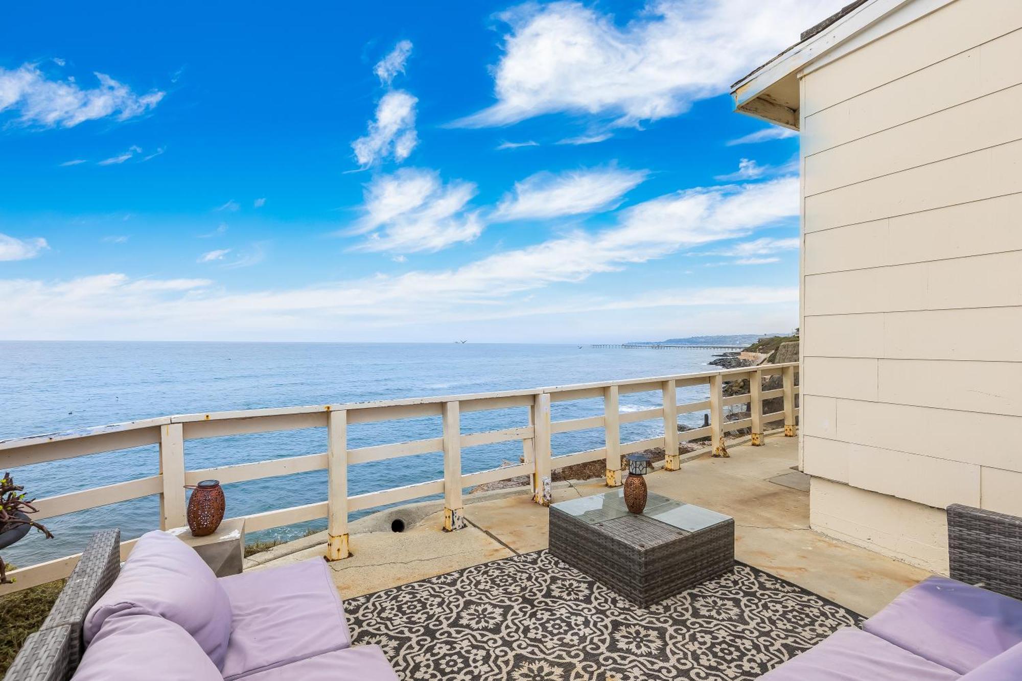Oceanfront Paradise - Spa, Pet-friendly, Fast Wifi, Parking & Dream Views Holiday home *