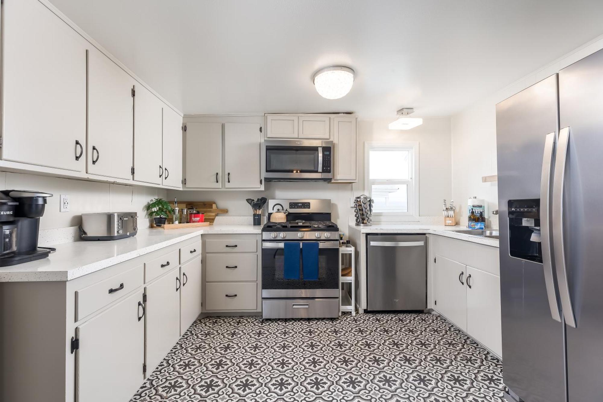 Oceanfront Paradise - Spa, Pet-friendly, Fast Wifi, Parking & Dream Views