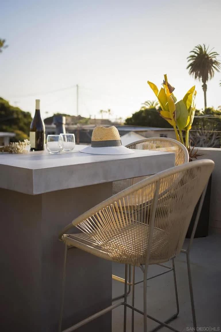 Holiday home Nantucket-style - Steps To Rooftop Deck Ocean Views