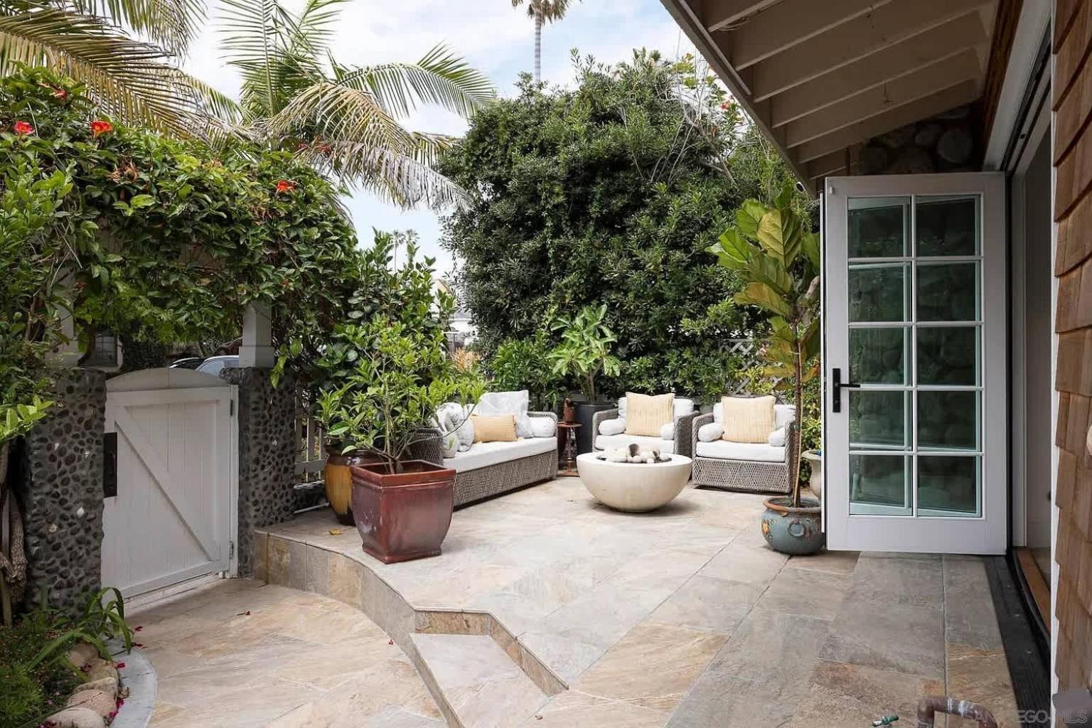 Holiday home Nantucket-style - Steps To Rooftop Deck Ocean Views