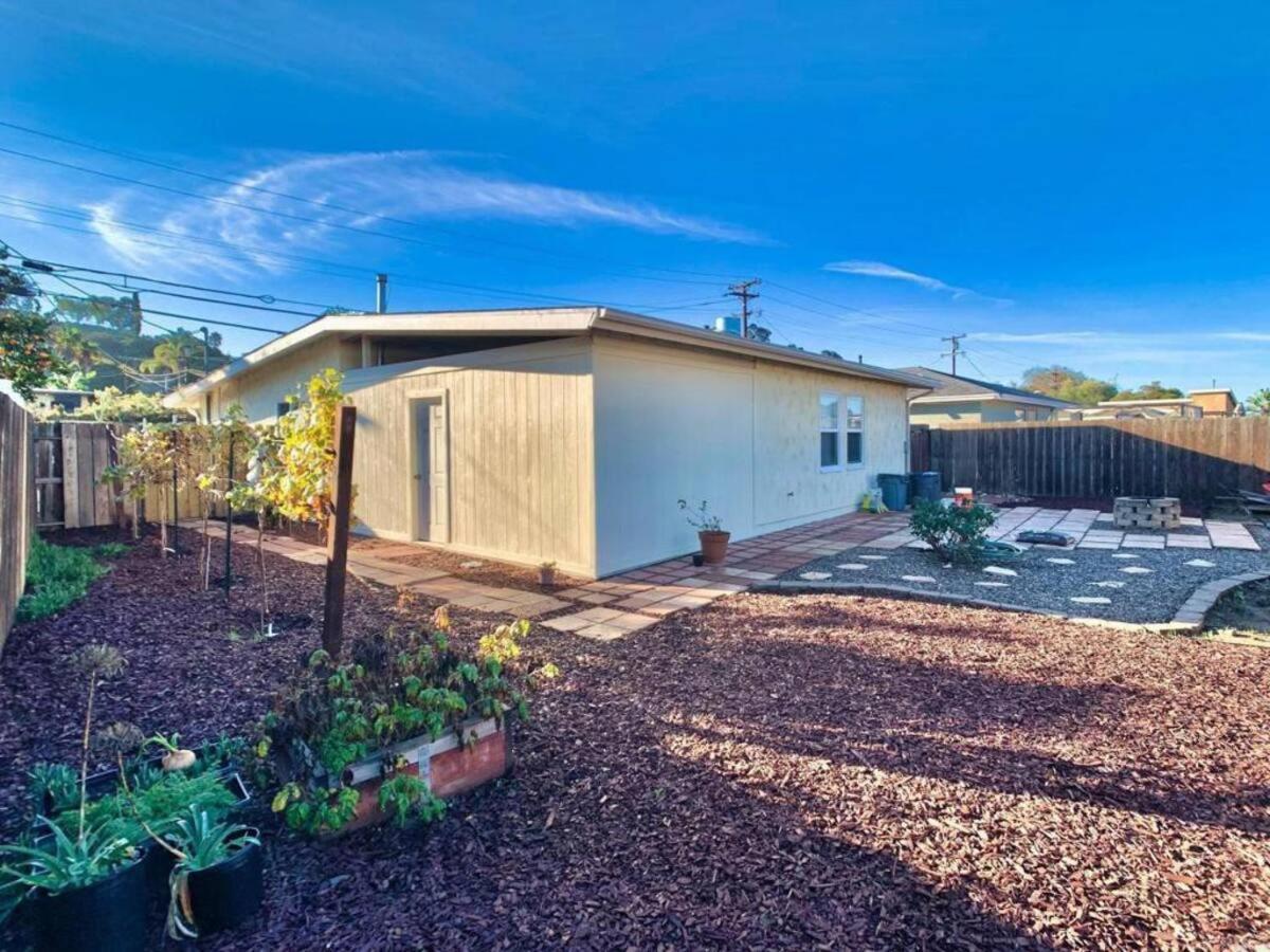 Entire Private 3-br Ranch-style With Backyard, Crib, King Bed, And Free Parking Сasa de vacaciones