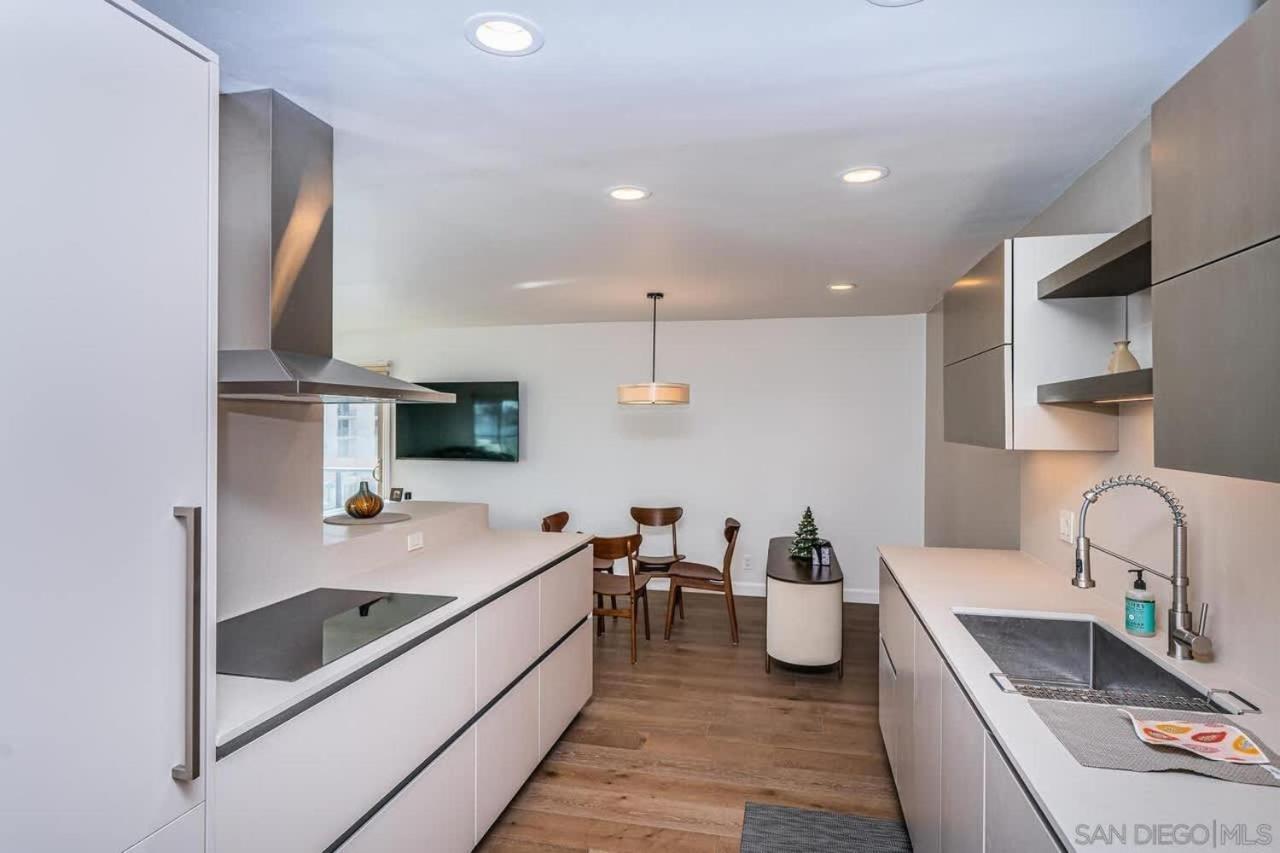 Floor Oceanfront * San Diego