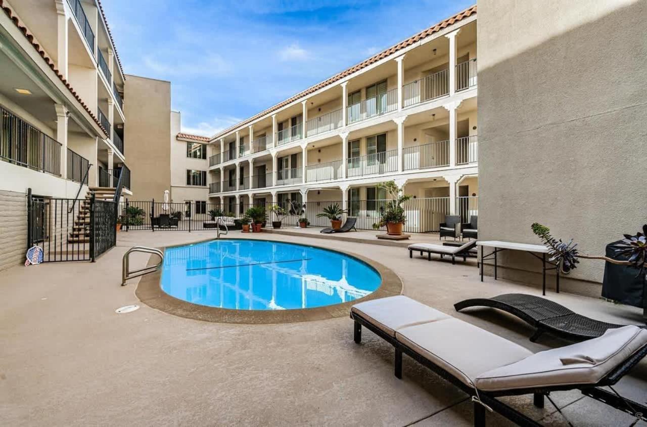 Floor Oceanfront