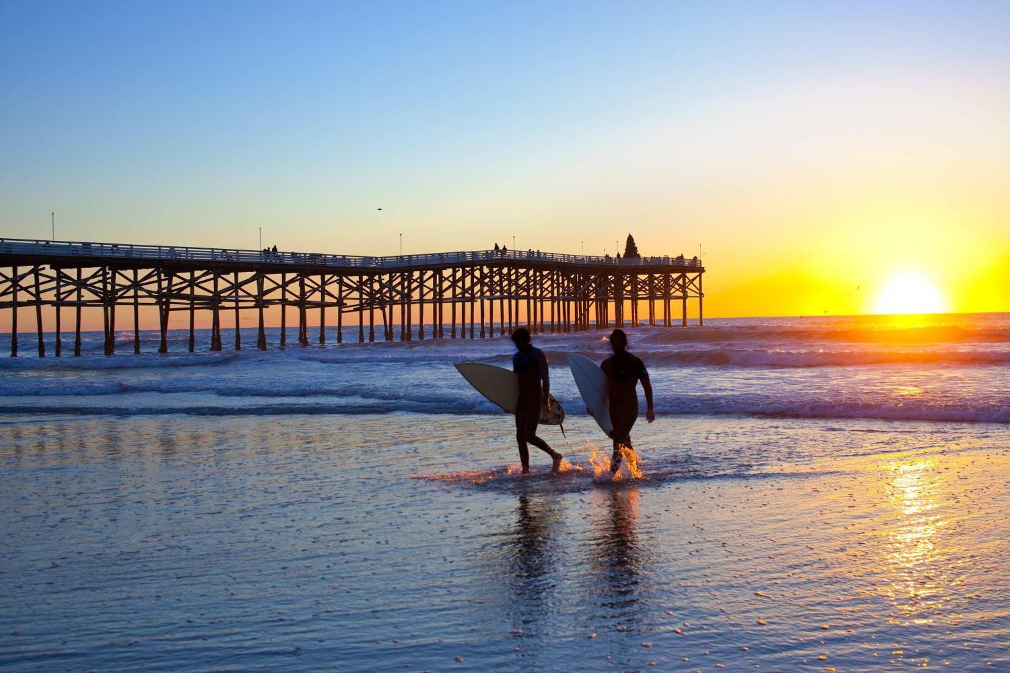 Beachside Bliss- 3-story Sleeps 12 San Diego