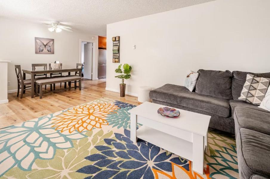 Apartment In The Heart Of Hillcrest! *