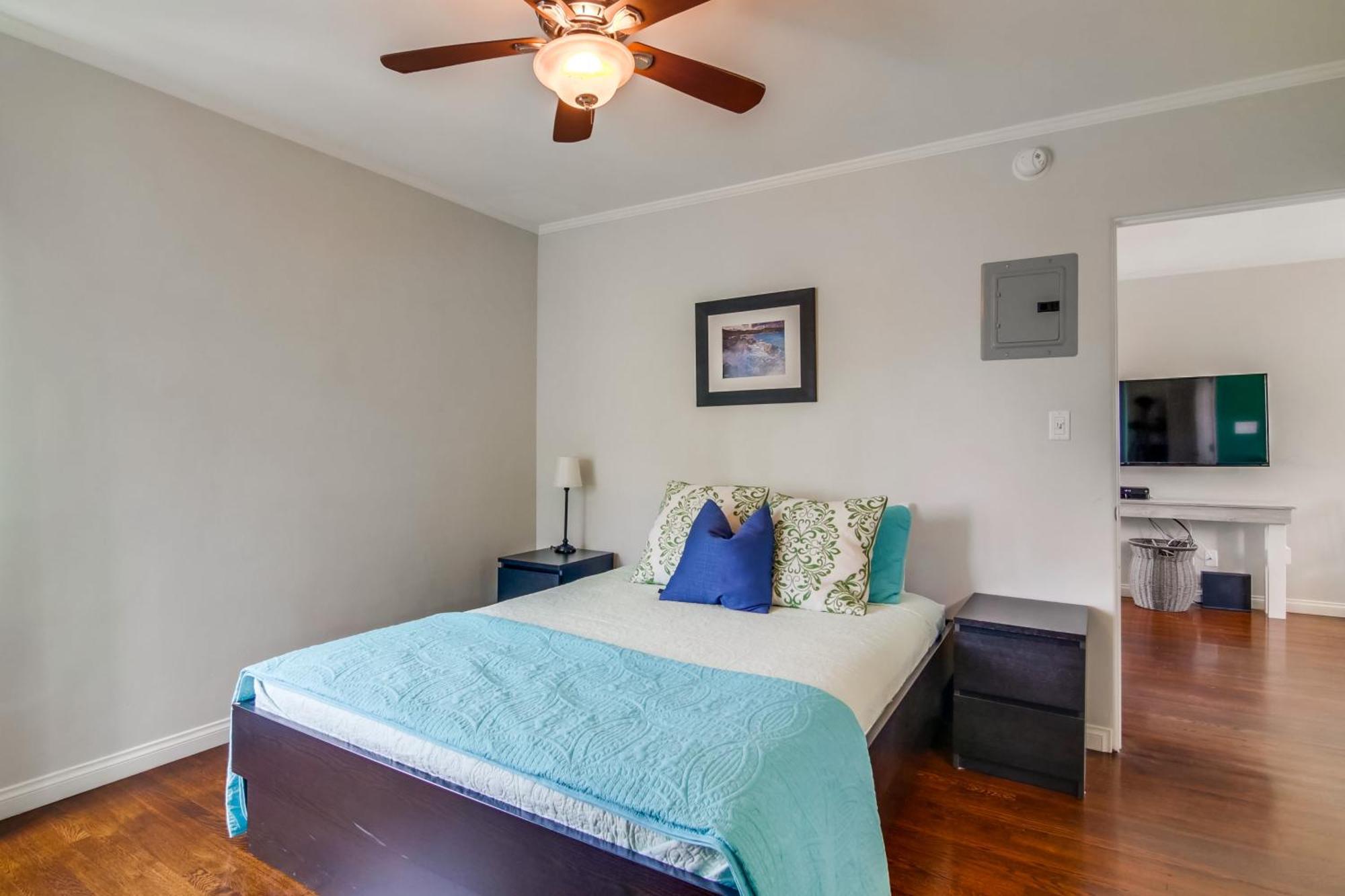 Manhattan Shores 1b *