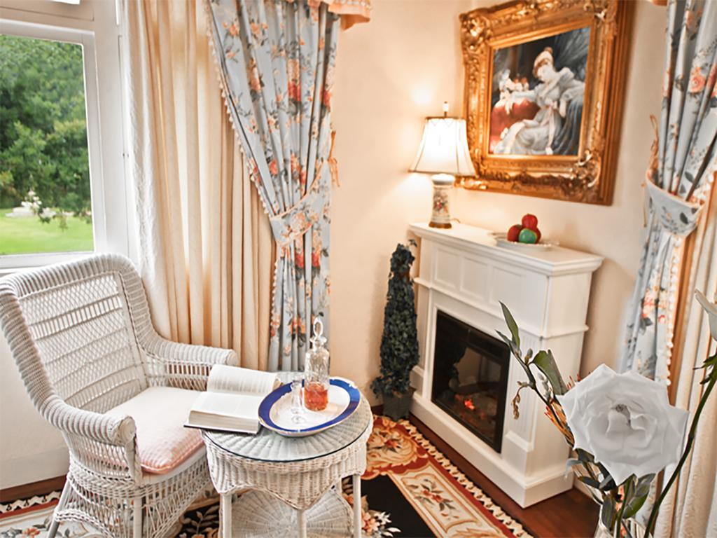 The At La Jolla Bed and breakfast San Diego