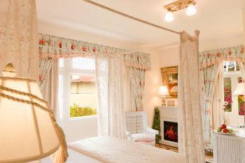 The At La Jolla Bed and breakfast San Diego