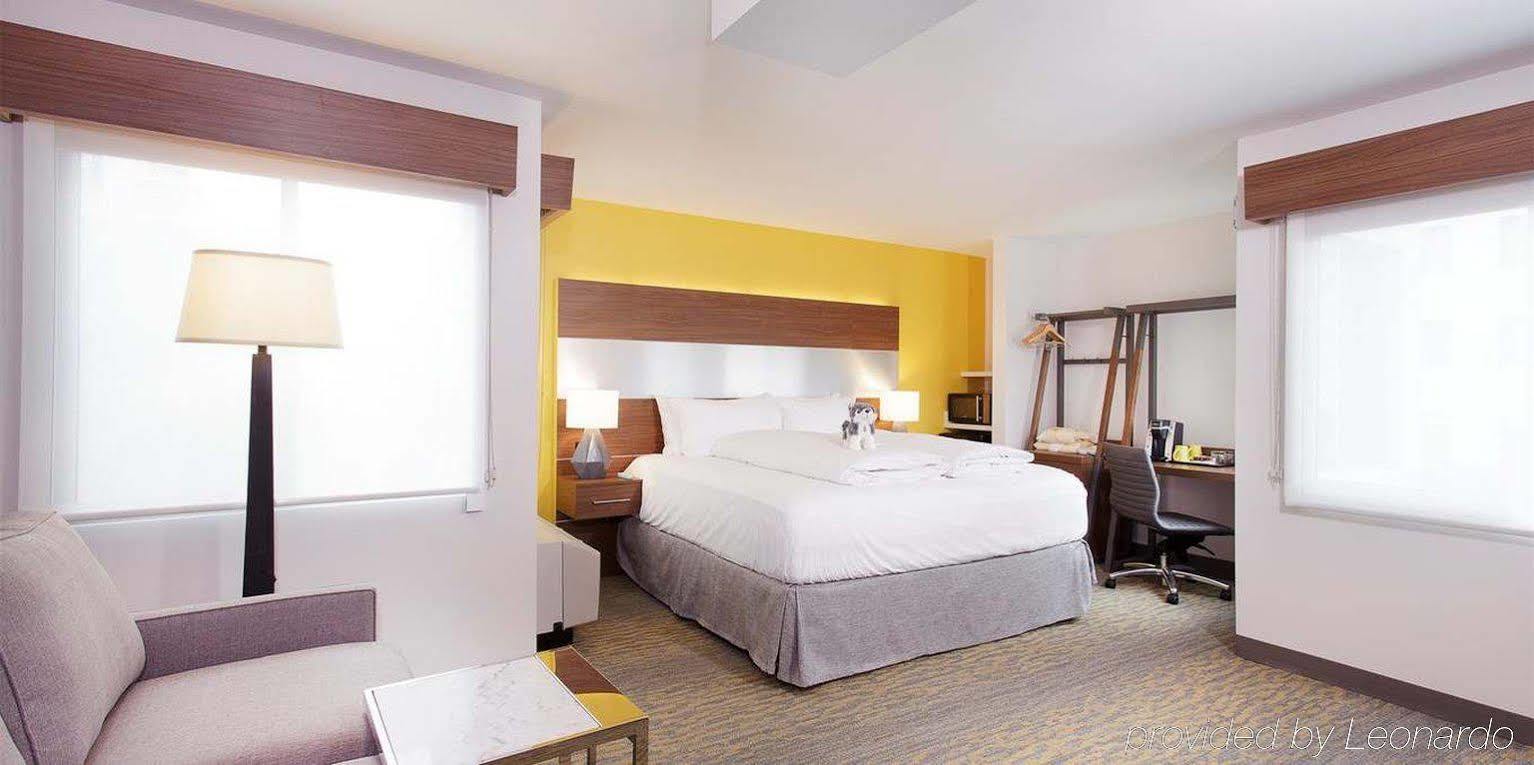 Staypineapple, Z, Gaslamp 3*