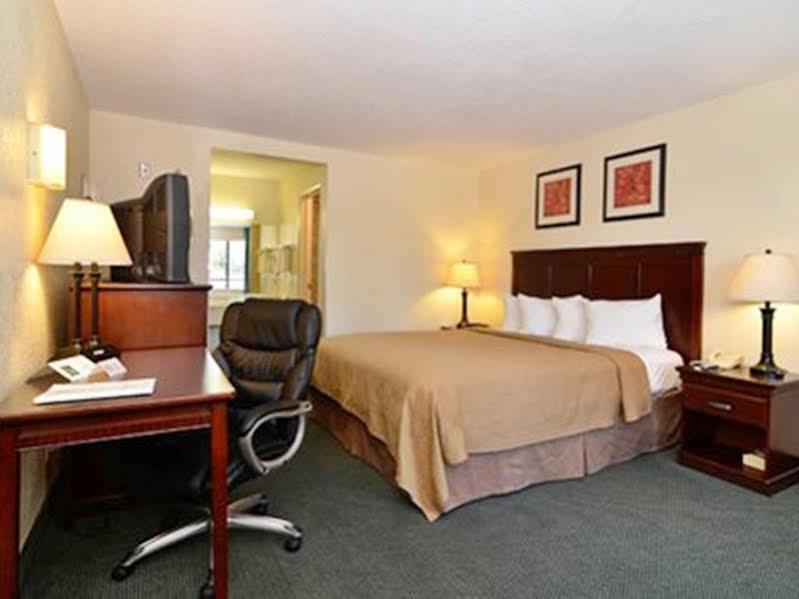 Inn Quality I-5 Naval Base 2*