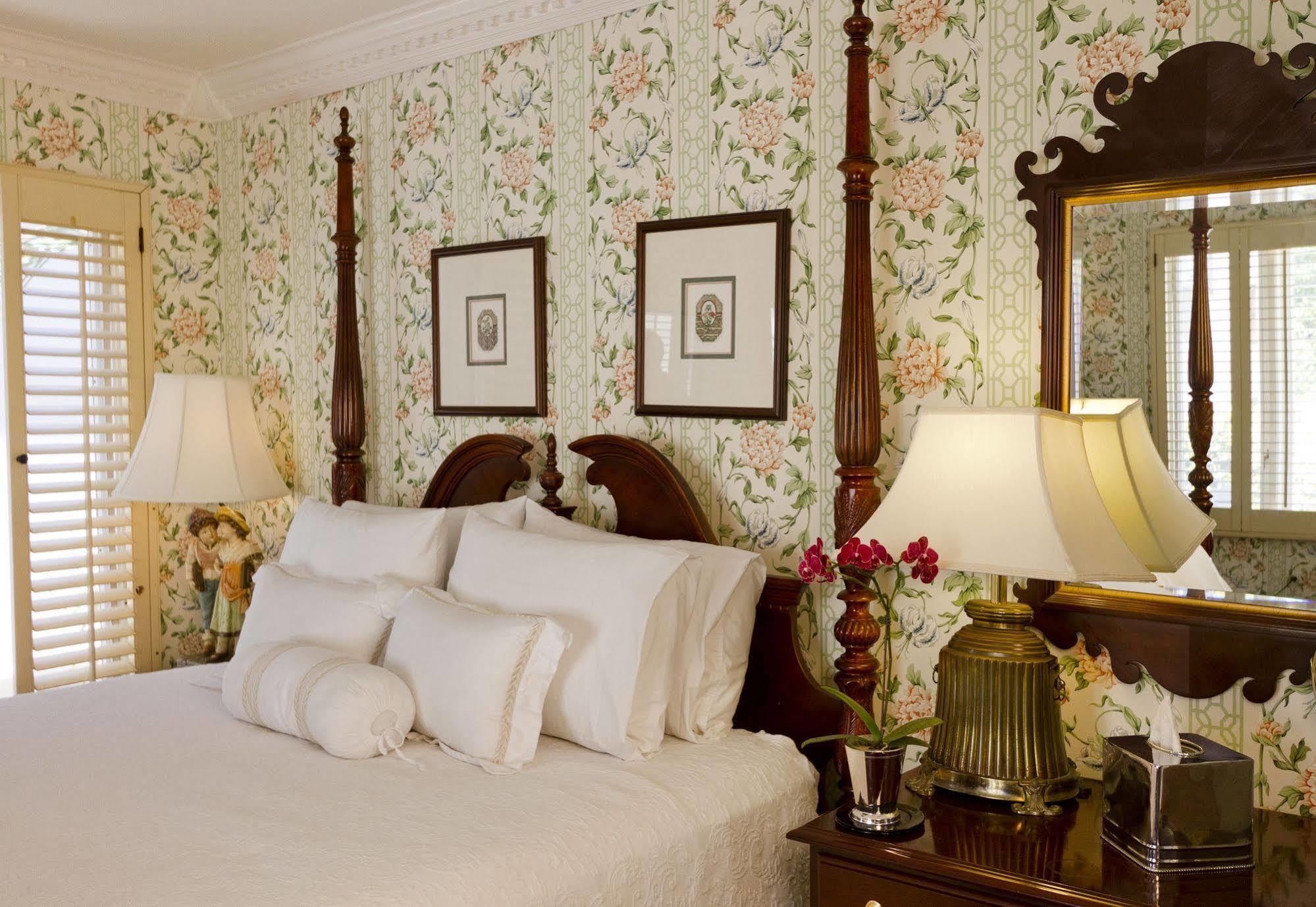 The At La Jolla Bed and breakfast San Diego