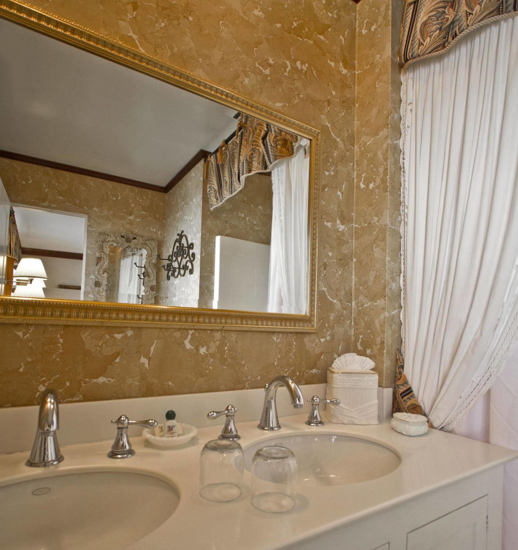The At La Jolla Bed and breakfast 4*