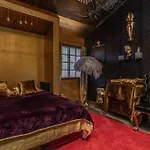 Gatsby Opulance In Old Town Near Marine Base