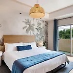 Rooftop City/Water Views*Jacuzzi*King Beds*Central