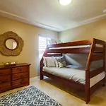 Rooftop Paradise W Private Patio, Garage & Ac