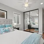 Stunning Beach Home With Fireplace, Fast Wifi, Grill & Outdoor Seating!