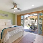Bay View Beach House - Your Coastal Retreat