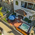 Massive Beach Home W Stunning Rooftop, Parking, Spa, Ac & Bay Views!