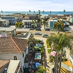 Massive Beach Home W Stunning Rooftop, Parking, Spa, Ac & Bay Views!