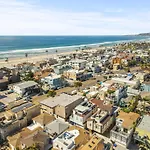 Massive Beach Home W Stunning Rooftop, Parking, Spa, Ac & Bay Views!