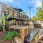 Chic Kensington Home - Hot Tub & Canyon Views