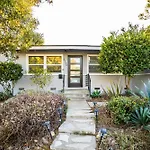 Lux Coastal Getaway, Brand New, Central Location