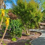 G2053 - Bay Park Garden Paradise