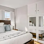 Cozy Coastal Stay Hot Tub & Putting Green
