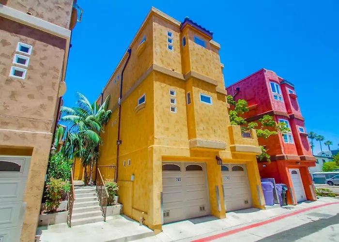 Rooftop Paradise W Private Patio, Garage & Ac