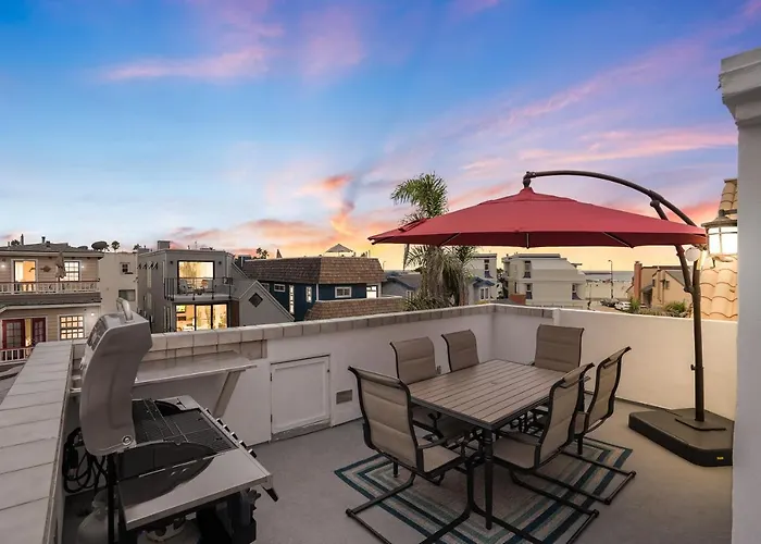 Beach Perfection - Ocean Views, Parking, Pet Friendly & Steps2Sand