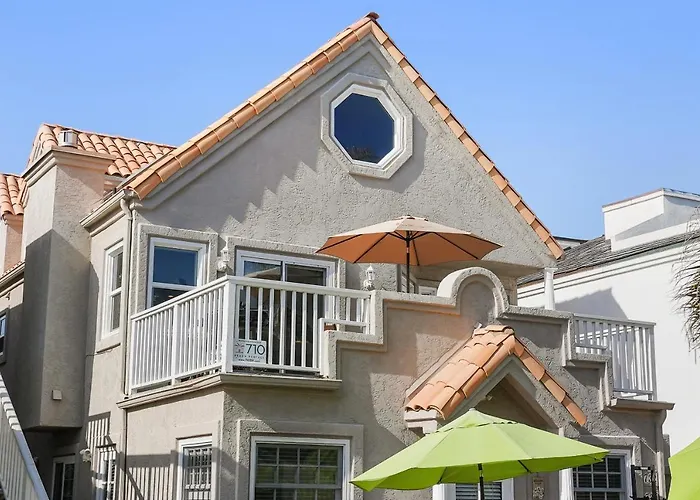 Stunning Beach Home With Fireplace, Fast Wifi, Grill & Outdoor Seating!