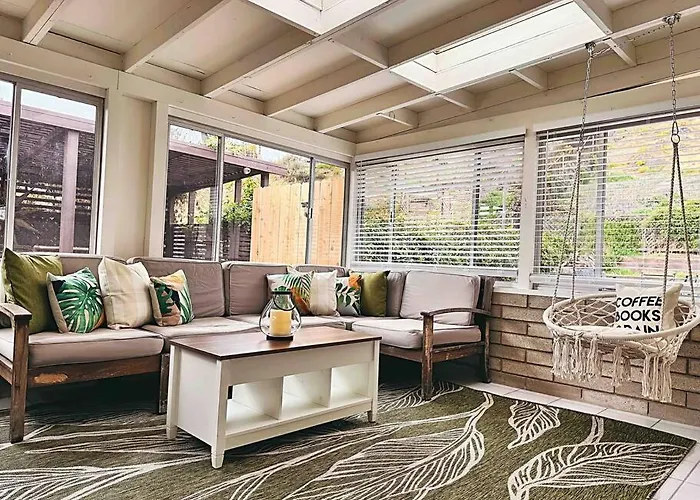Sunny Retreat Huge Single Level Home With Large Yard