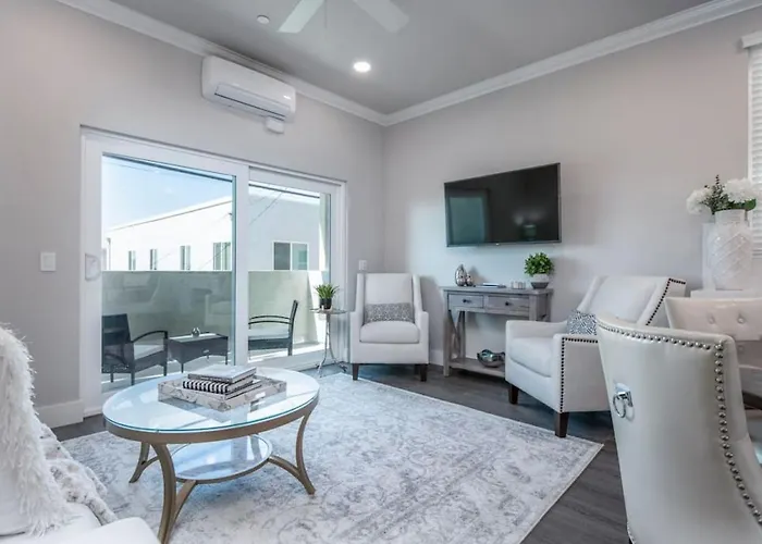 4048 Stylish Condo In Hillcrest Mission Hills