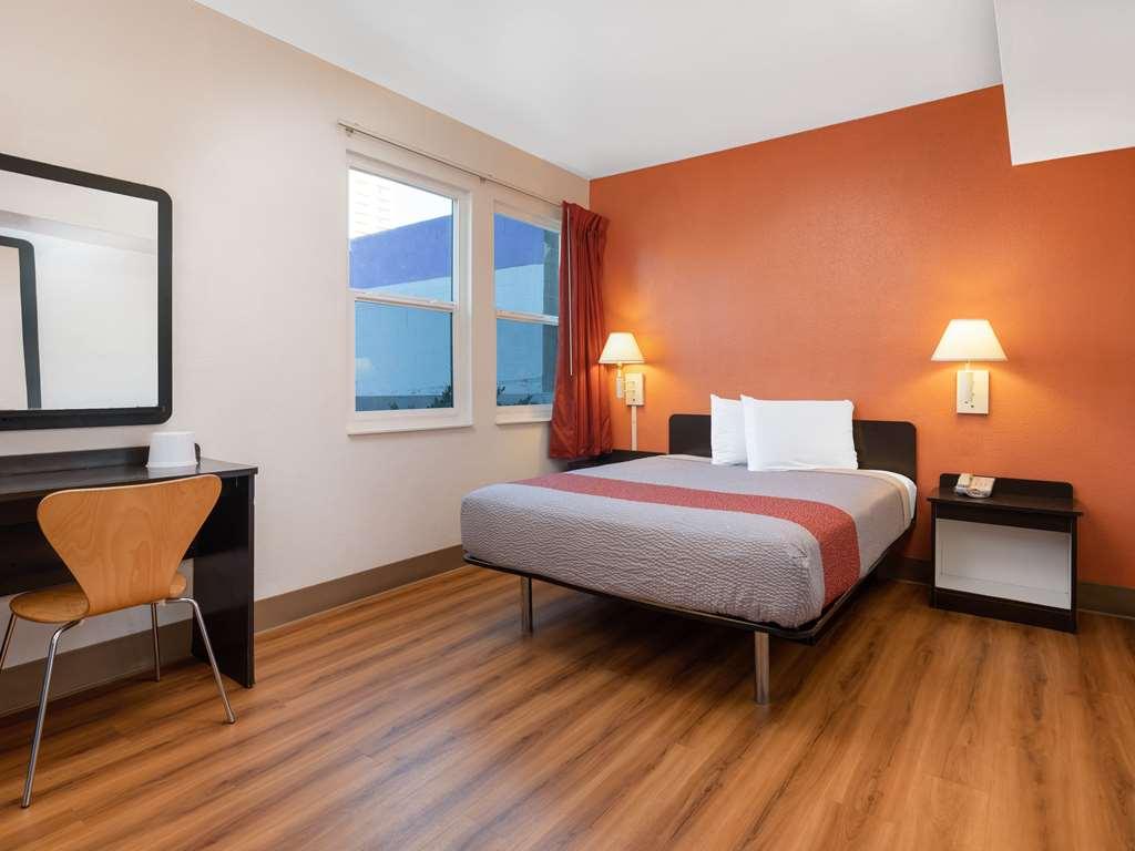 Hotel 6-san Diego, Ca - Downtown San Diego