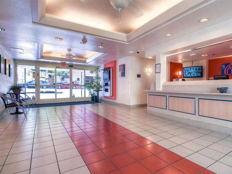 Hotel 6-san Diego, Ca - Downtown