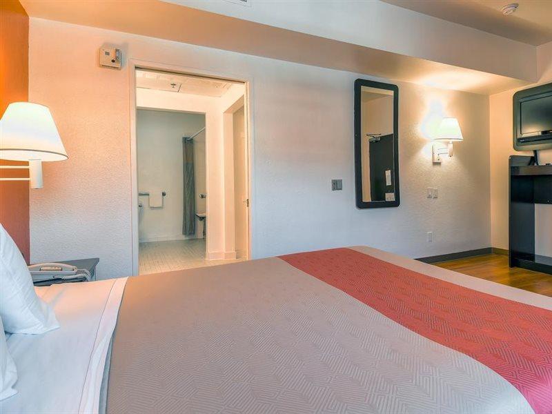 Hotel 6-san Diego, Ca - Downtown San Diego