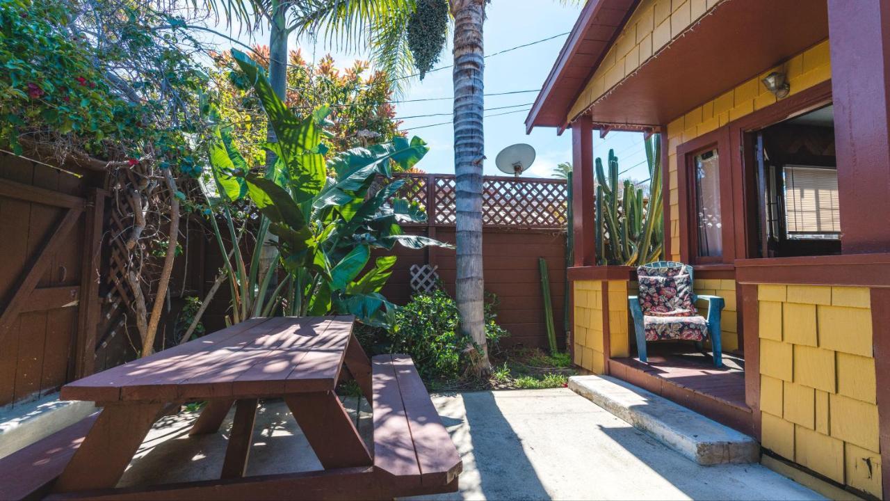 Bungalow 1 Block Walk To The Beach *