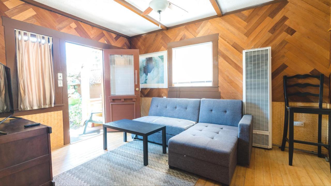 Bungalow 1 Block Walk To The Beach * San Diego