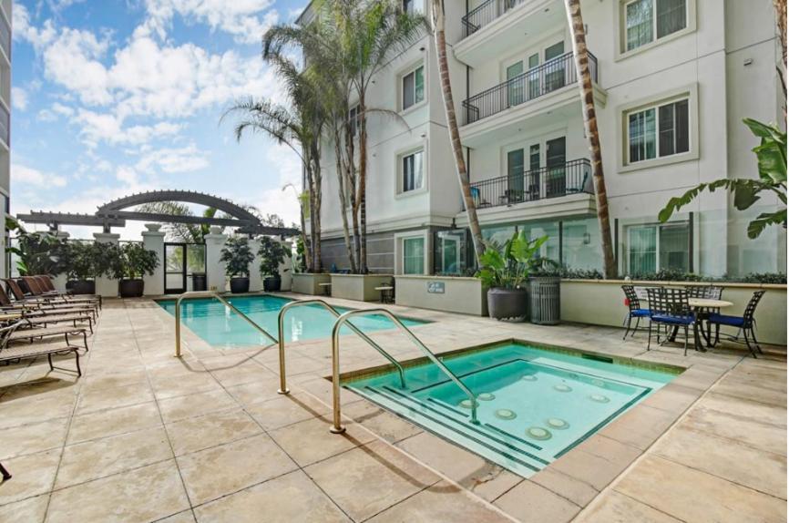 Amazing Vacation & Shopping In 2 Suits And 3 Bath Fb1 Apartment