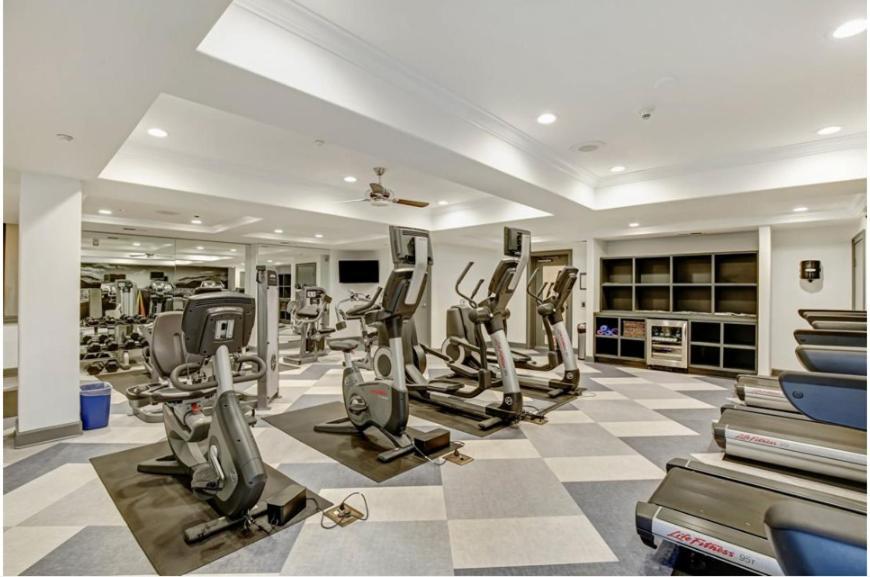 Amazing Vacation & Shopping In 2 Suits And 3 Bath Fb1 Apartment