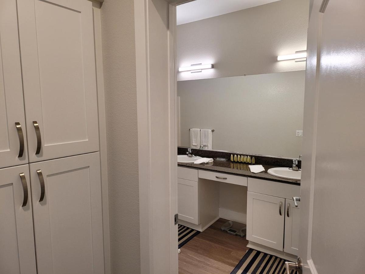 Amazing Vacation & Shopping In 2 Suits And 3 Bath Fb1 Apartment