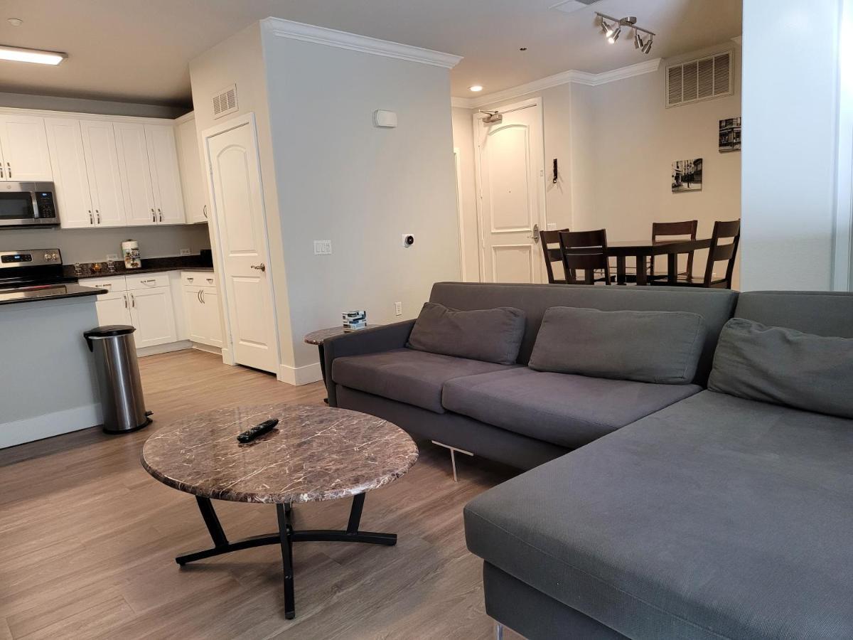 Amazing Vacation & Shopping In 2 Suits And 3 Bath Fb1 *