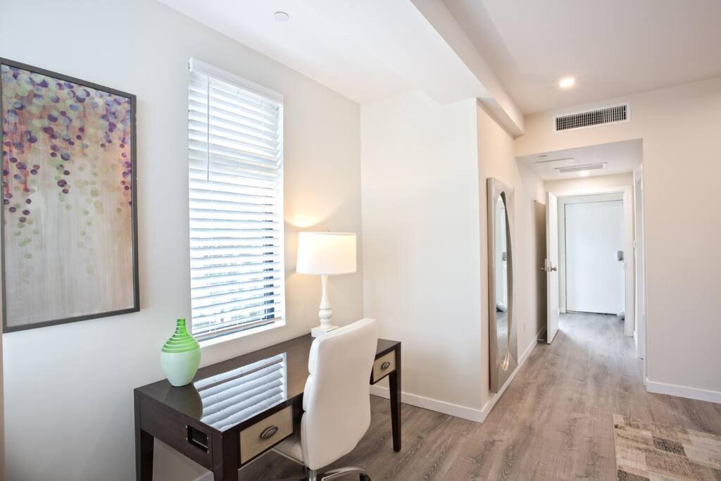 Luxurious One Bedroom With Balboa Park View Apartment