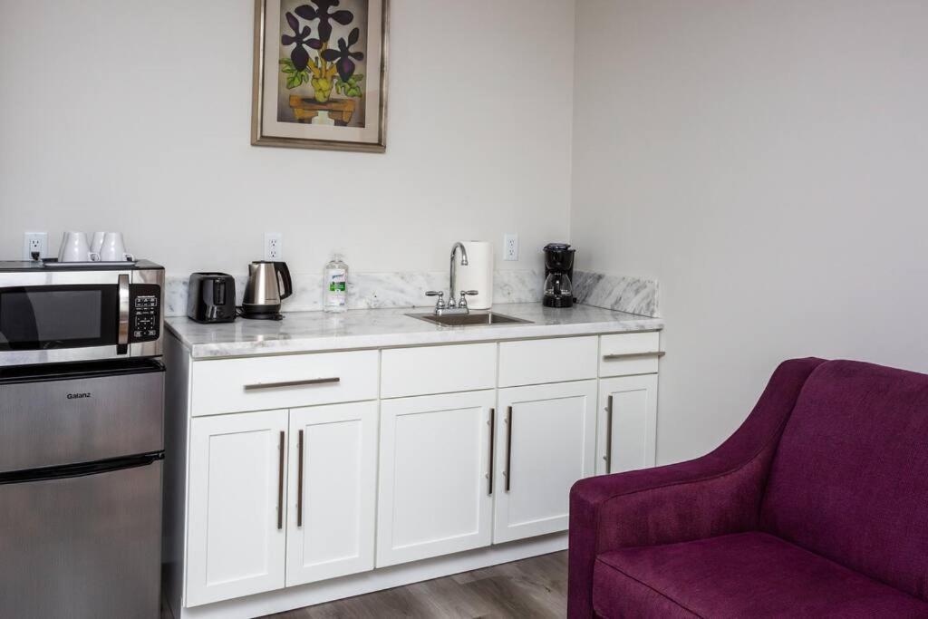 One Bedroom With Luxurious Furnitures San Diego