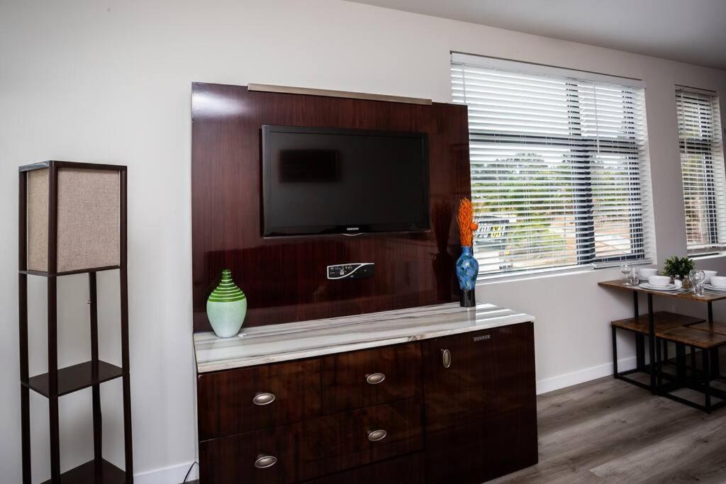 One Bedroom With Luxurious Furnitures Inn San Diego